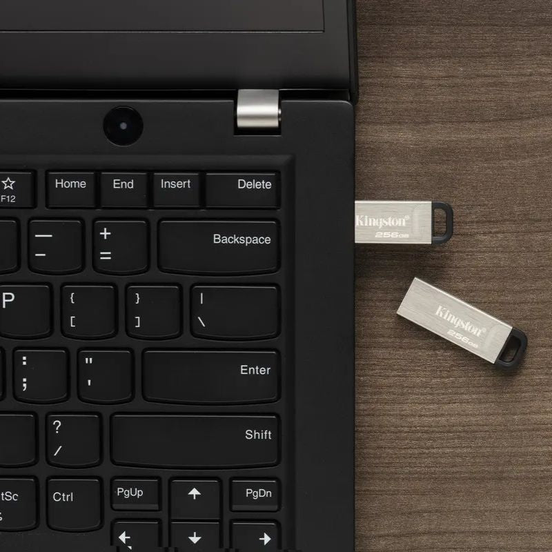 Pendrive Kingston Data Traveler Kyson 128gb Usb 3.2 Metálico Color Plateado